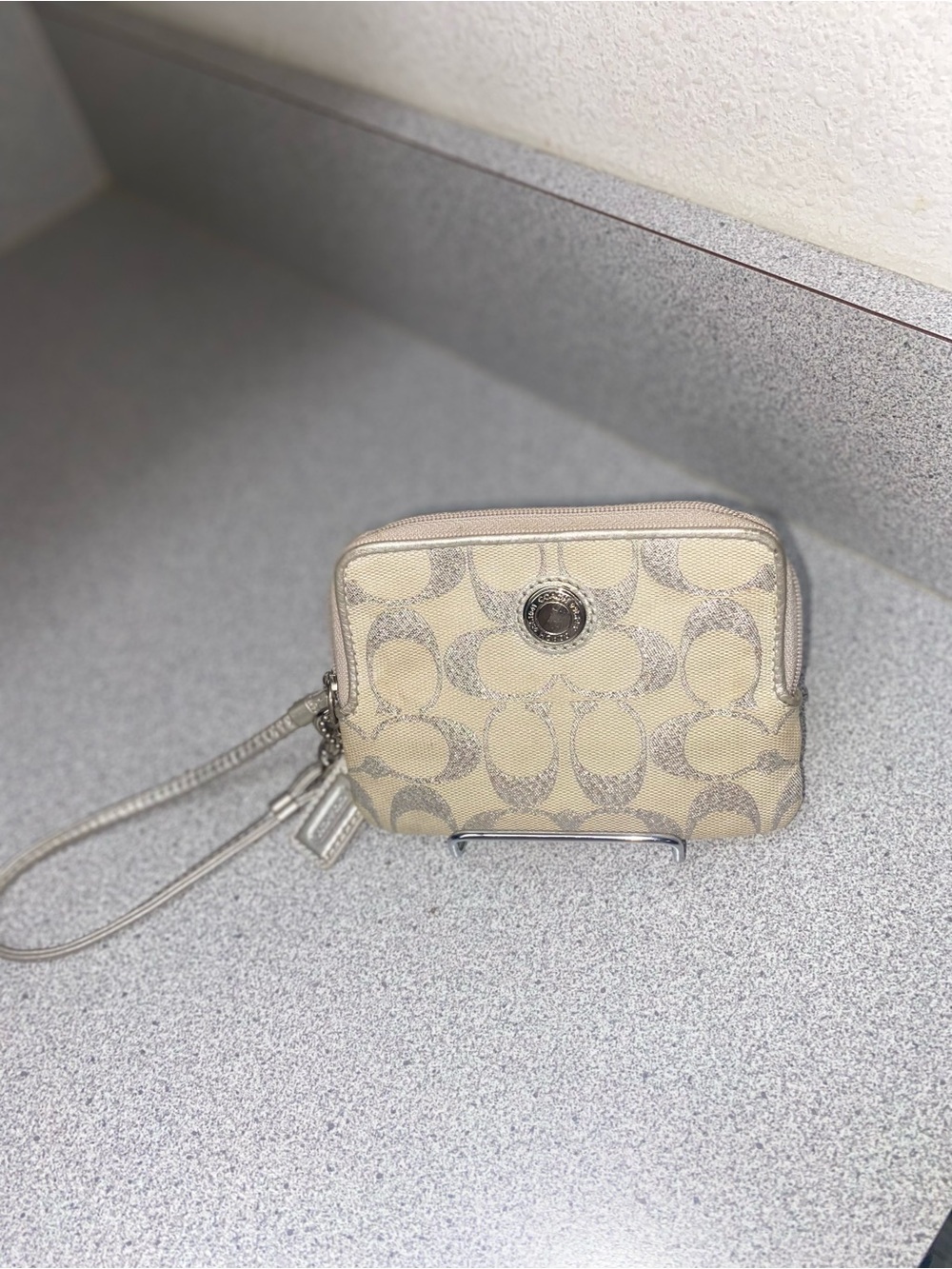 Coach Signature C Jacquard Cream Silver Organizer Wristlet GUC